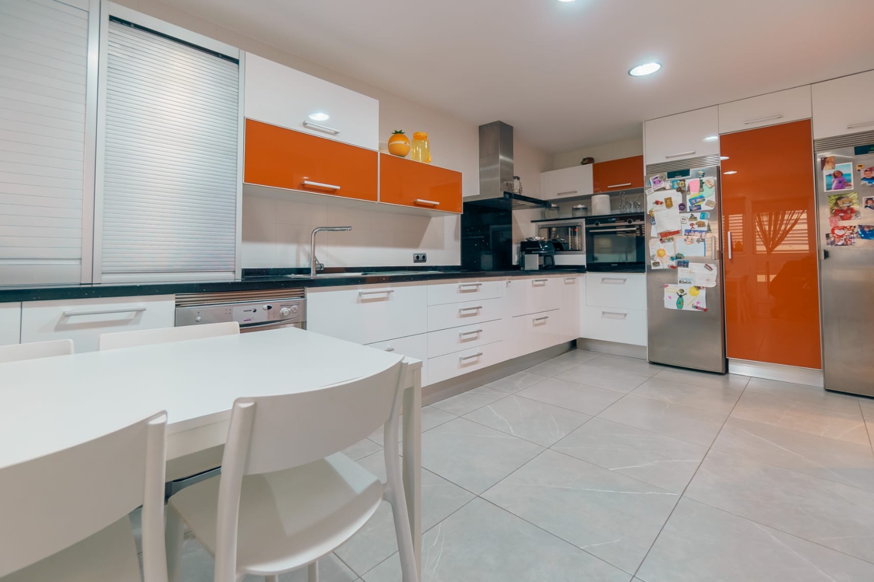 Chalet for sale with 4 bedrooms and a swimming pool in Benidorm.