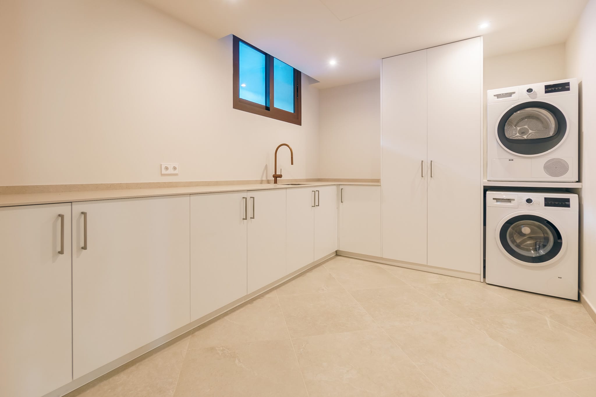 Modern chalet in Calpe with 5 bedrooms and private pool
