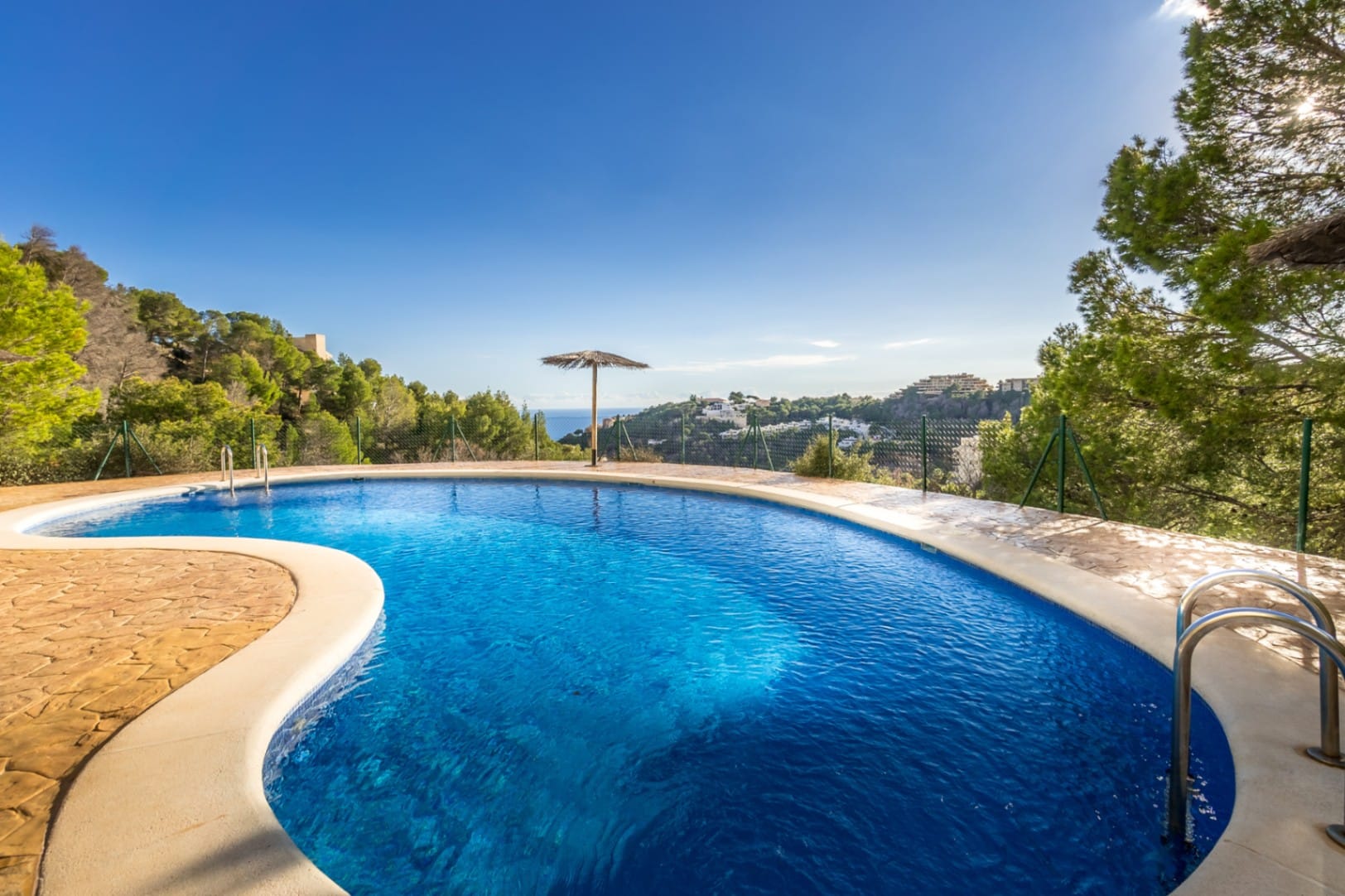 House for sale in Altea, 3 bedrooms and a spacious balcony.