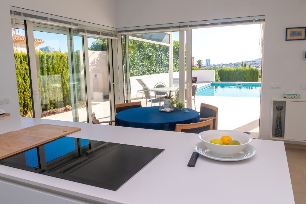 Modern chalet for sale with 4 bedrooms and a swimming pool in Calpe.