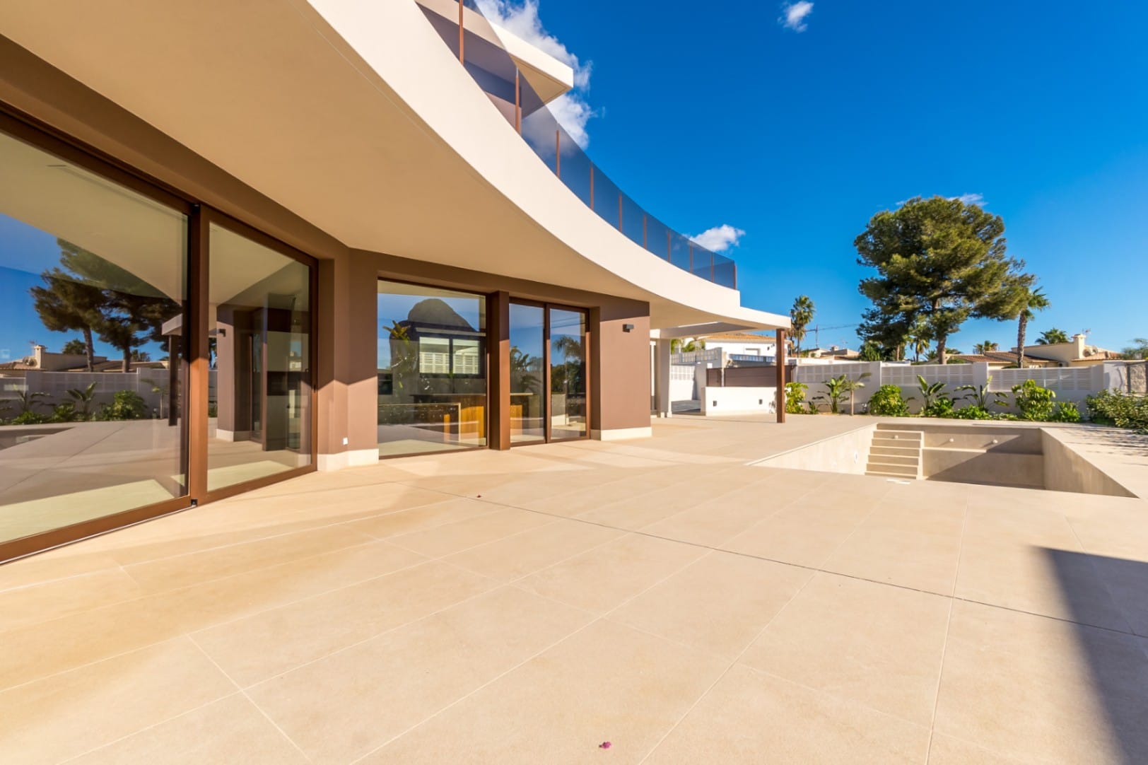 Modern chalet in Calpe with 5 bedrooms and private pool