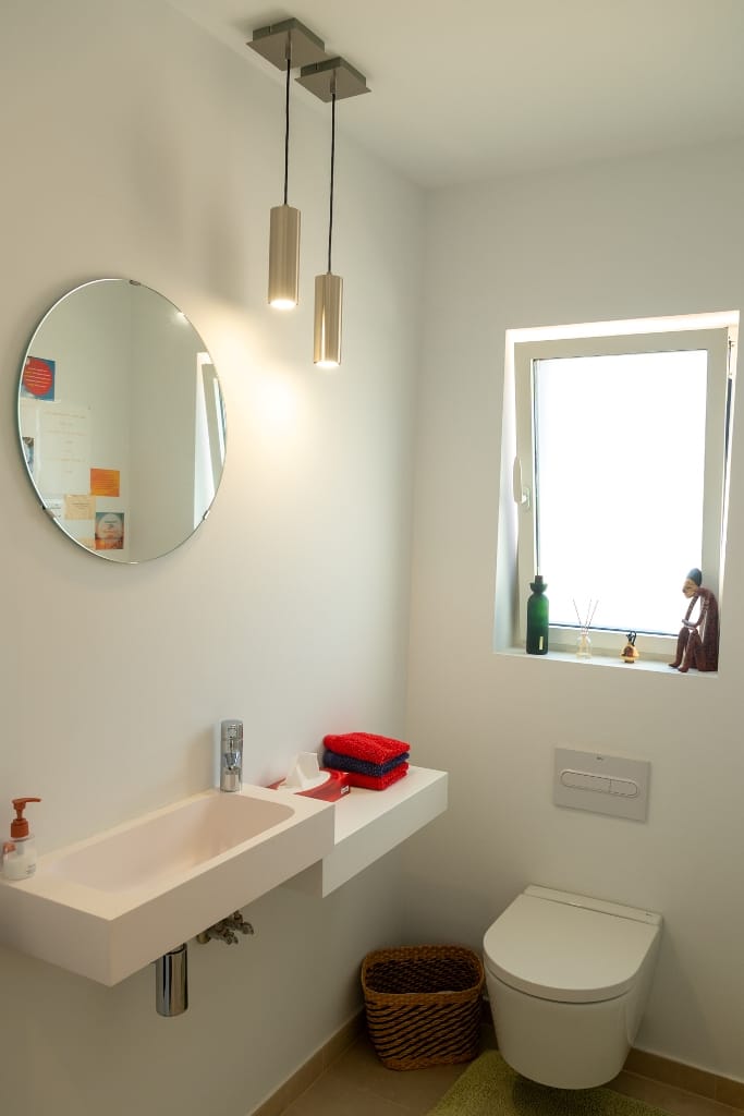 Modern chalet for sale with 4 bedrooms and a swimming pool in Calpe.