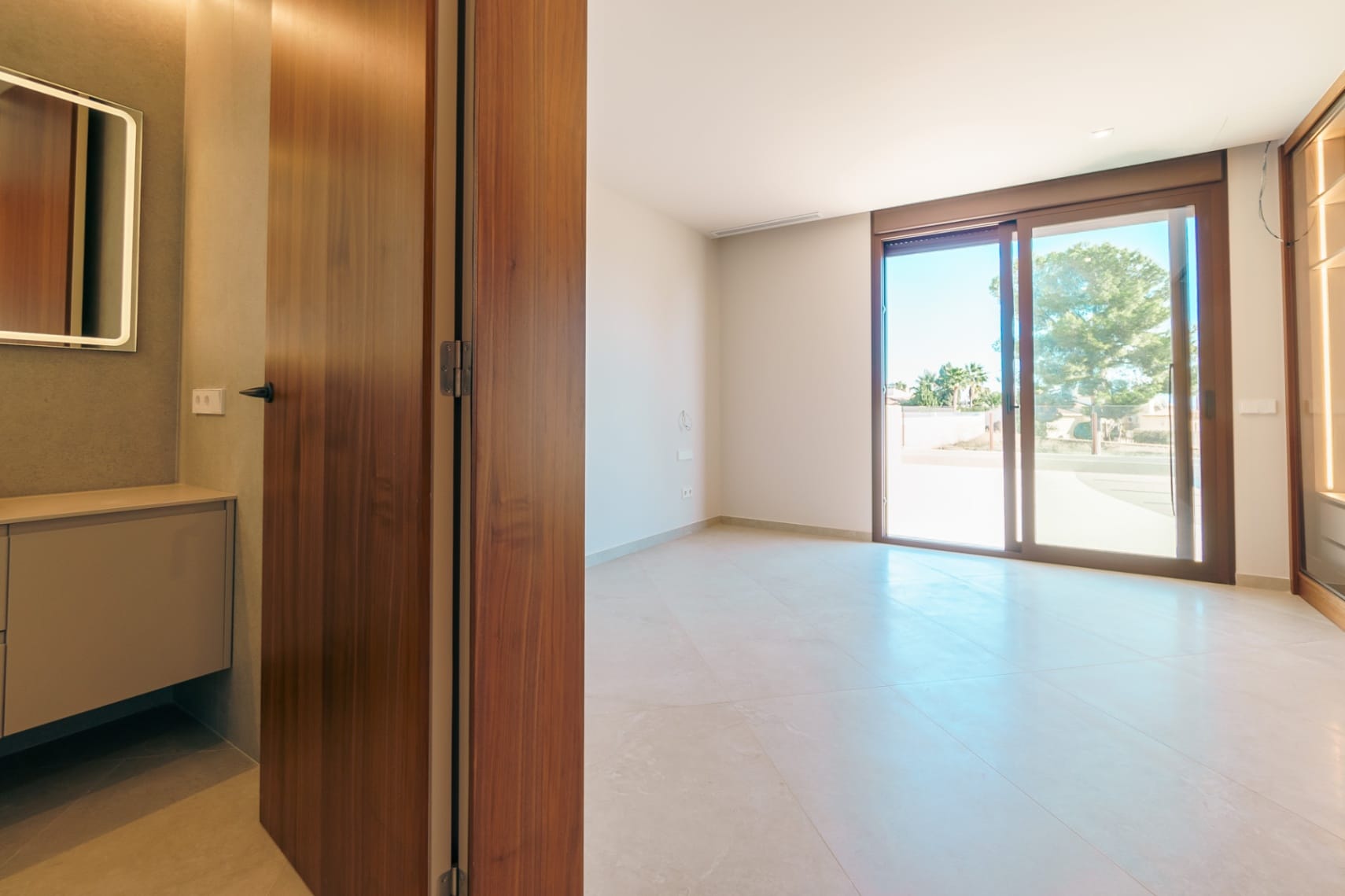 Modern chalet in Calpe with 5 bedrooms and private pool