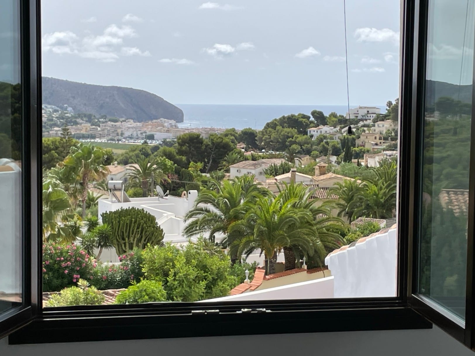 Villa for sale with excellent sea views, Moraira