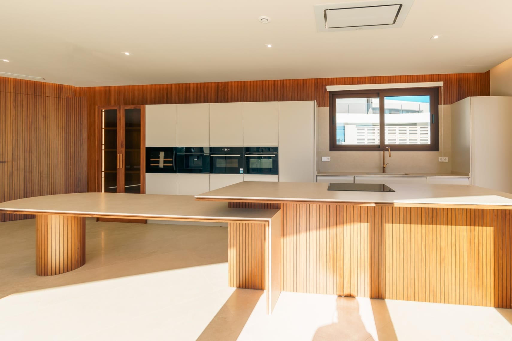 Modern chalet in Calpe with 5 bedrooms and private pool