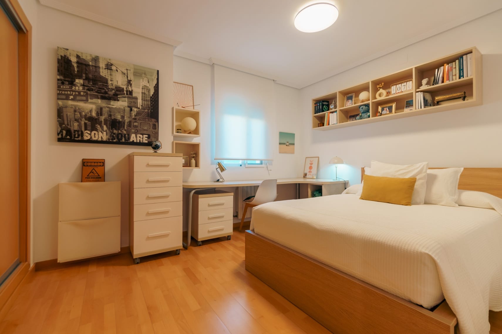 Chalet for sale with 4 bedrooms and a swimming pool in Benidorm.