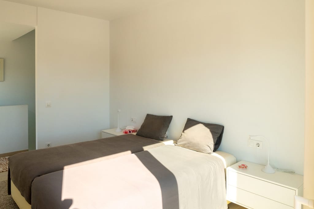 Modern chalet for sale with 4 bedrooms and a swimming pool in Calpe.