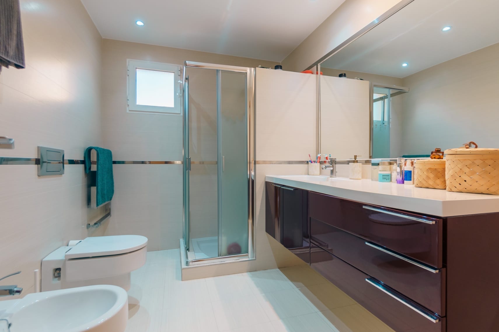 Chalet for sale with 4 bedrooms and a swimming pool in Benidorm.