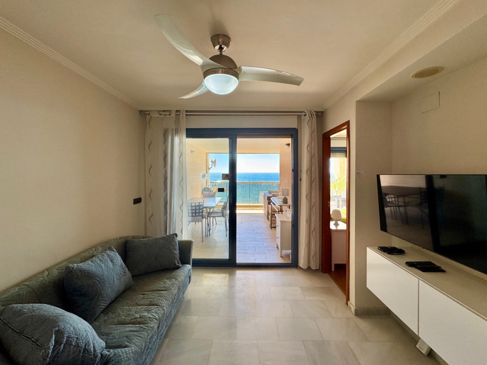 Apartment for sale in Altea in front of the beach with a jacuzzi.
