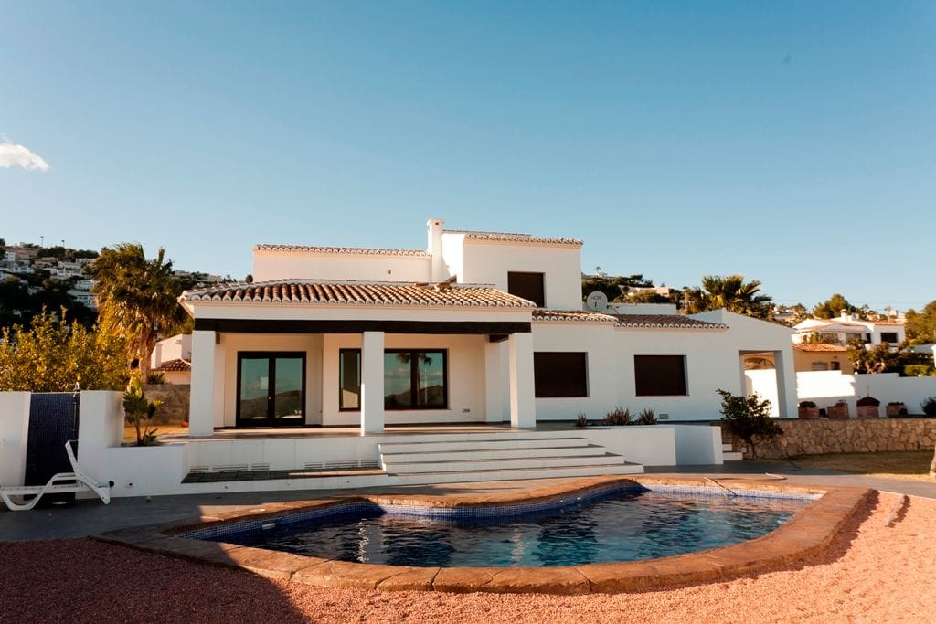 Villa for sale with excellent sea views, Moraira