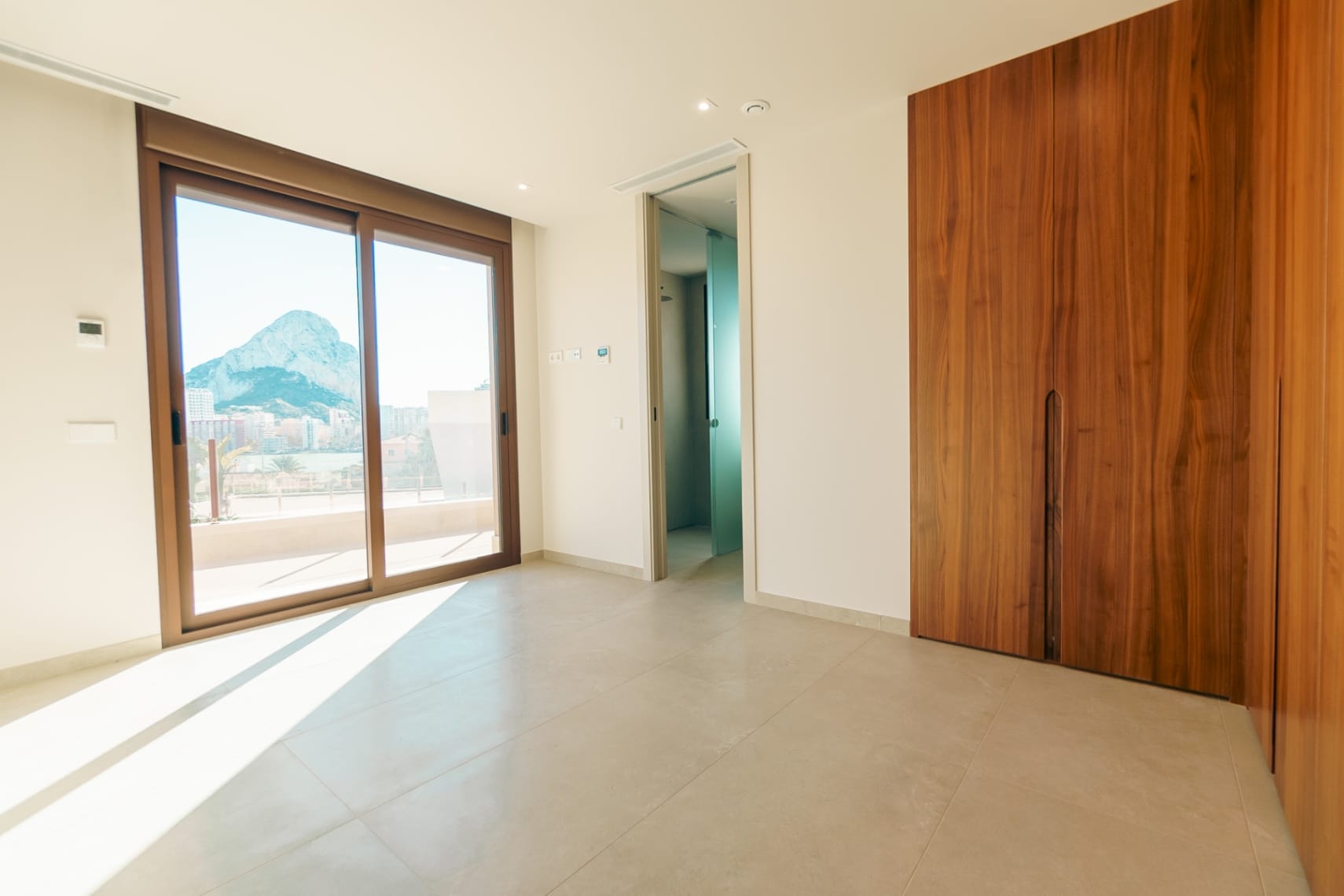 Modern chalet in Calpe with 5 bedrooms and private pool