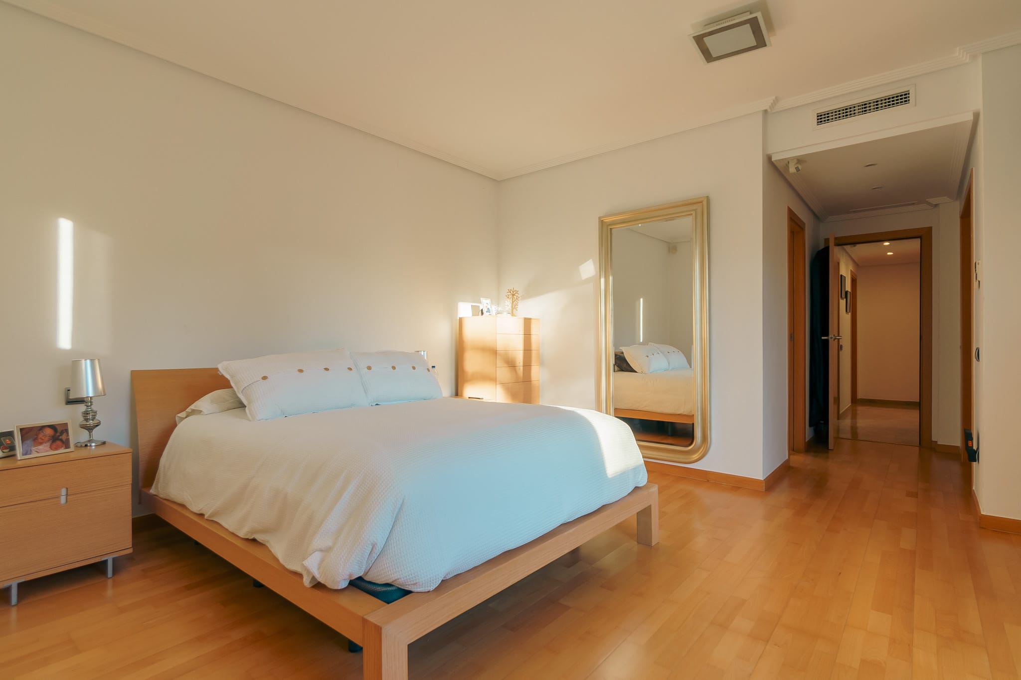 Chalet for sale with 4 bedrooms and a swimming pool in Benidorm.