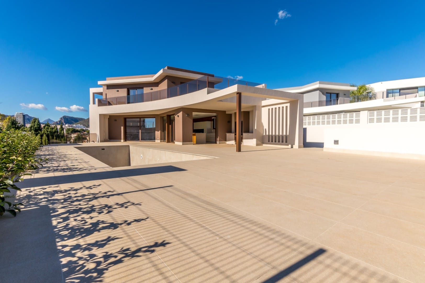 Modern chalet in Calpe with 5 bedrooms and private pool