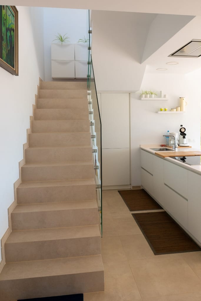 Modern chalet for sale with 4 bedrooms and a swimming pool in Calpe.