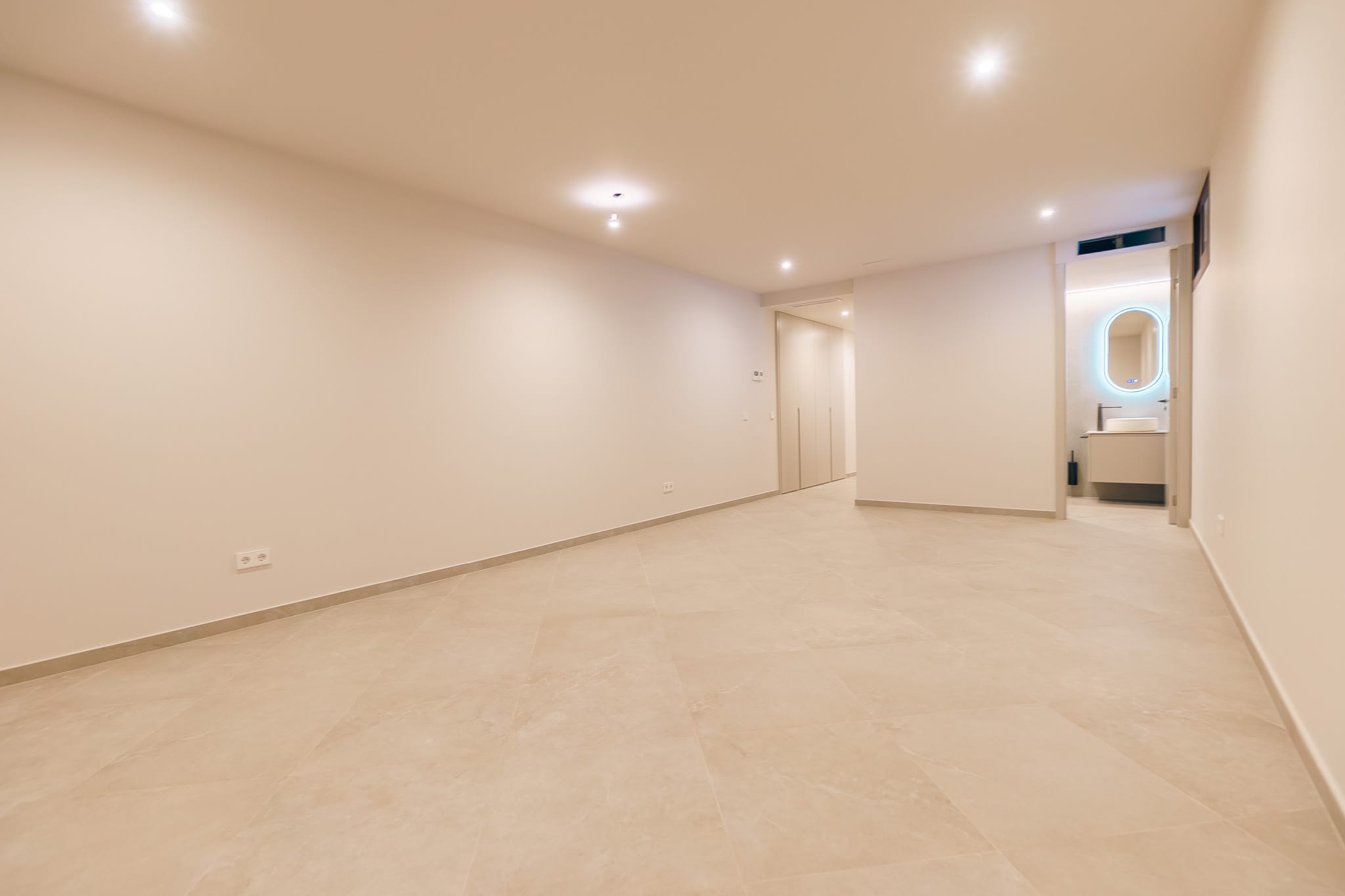 Modern chalet in Calpe with 5 bedrooms and private pool