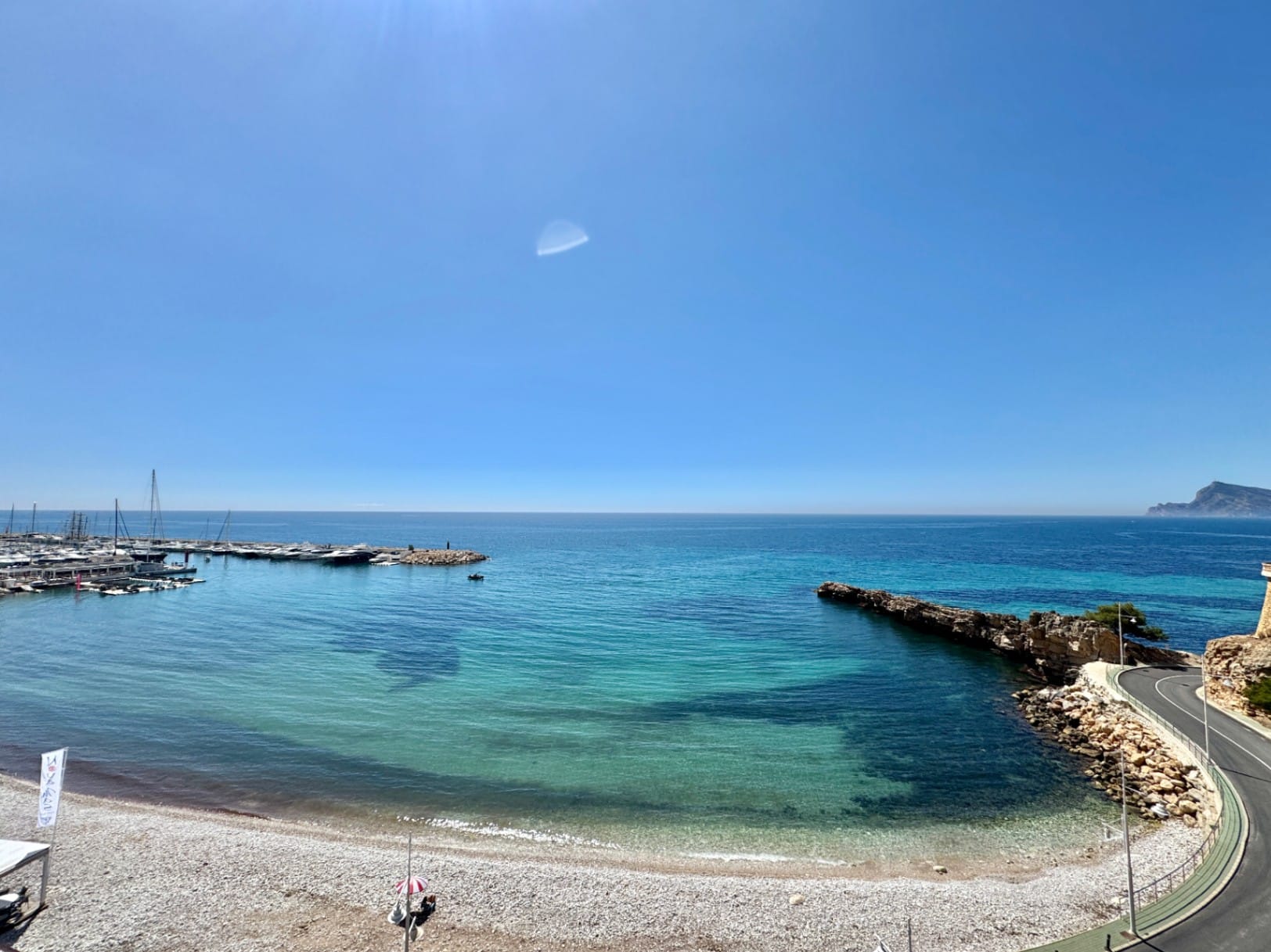 Apartment for sale in Altea in front of the beach with a jacuzzi.