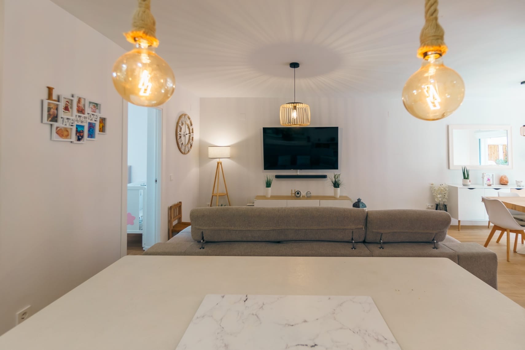 Apartamento moderno de 2 dormitorios en Albir (Alfaz del Pi) con terraza y piscina comunitaria