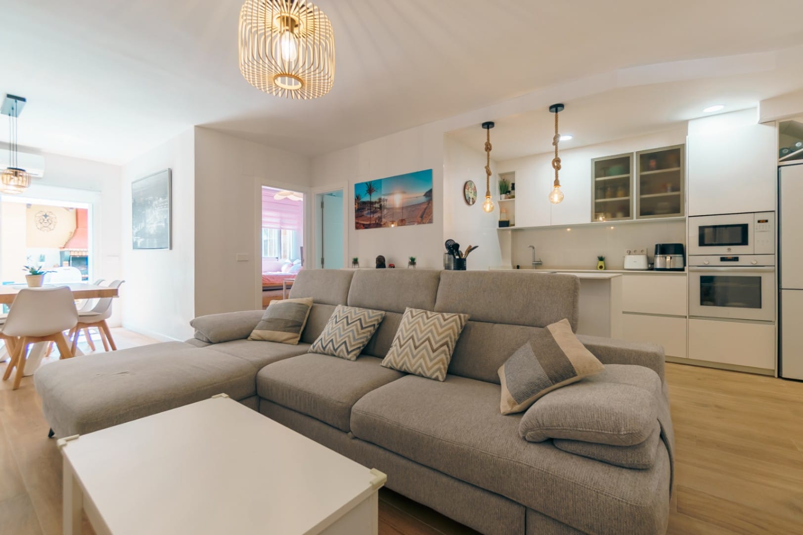 Apartamento moderno de 2 dormitorios en Albir (Alfaz del Pi) con terraza y piscina comunitaria
