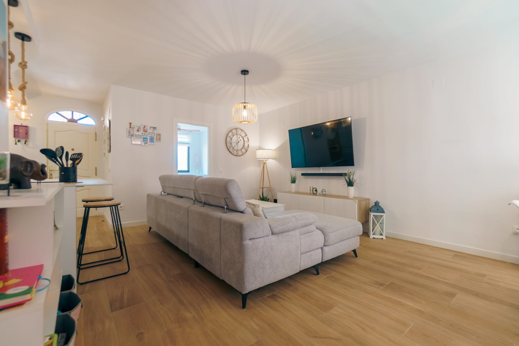 Apartamento moderno de 2 dormitorios en Albir (Alfaz del Pi) con terraza y piscina comunitaria