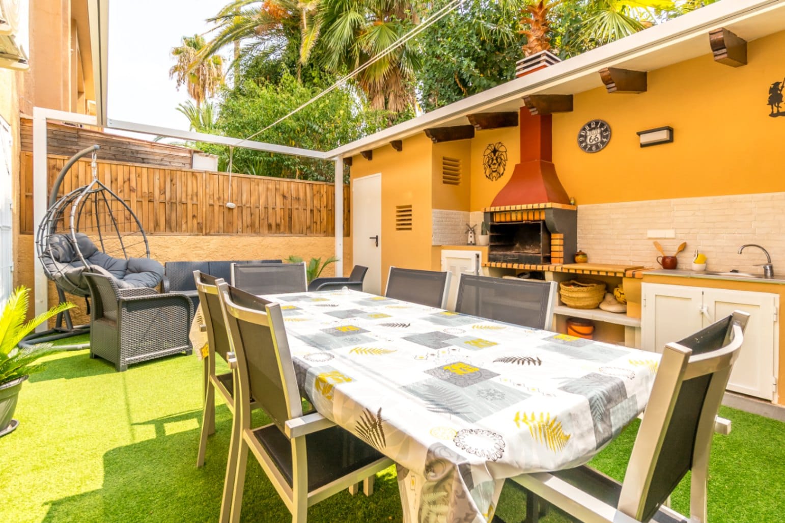 Apartamento moderno de 2 dormitorios en Albir (Alfaz del Pi) con terraza y piscina comunitaria
