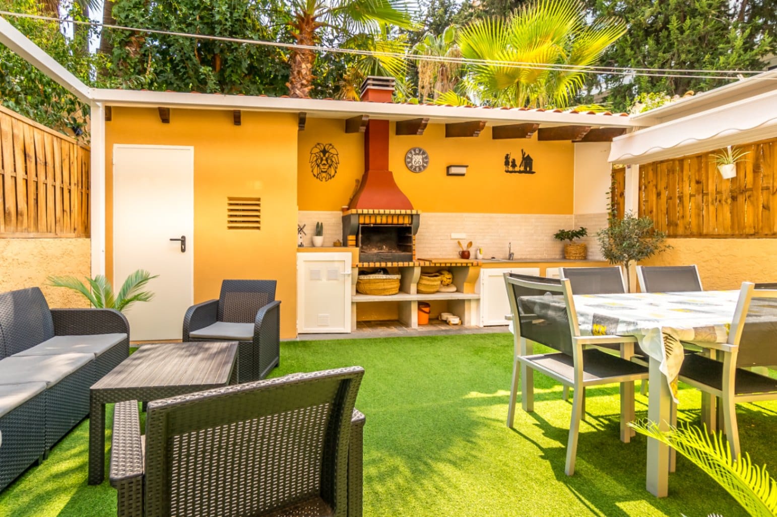 Apartamento moderno de 2 dormitorios en Albir (Alfaz del Pi) con terraza y piscina comunitaria