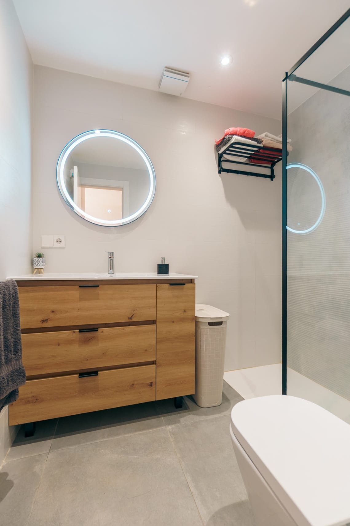 Apartamento moderno de 2 dormitorios en Albir (Alfaz del Pi) con terraza y piscina comunitaria