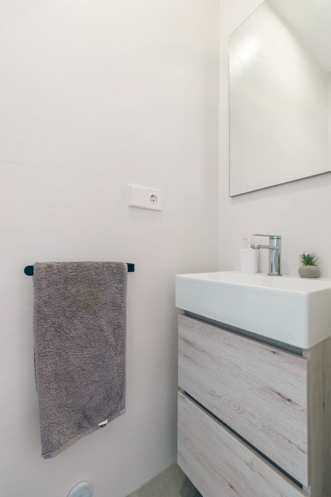 Apartamento moderno de 2 dormitorios en Albir (Alfaz del Pi) con terraza y piscina comunitaria