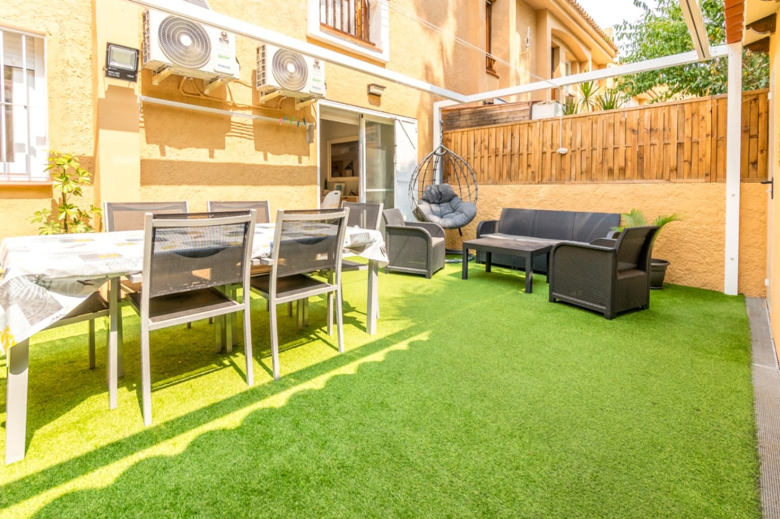 Apartamento moderno de 2 dormitorios en Albir (Alfaz del Pi) con terraza y piscina comunitaria