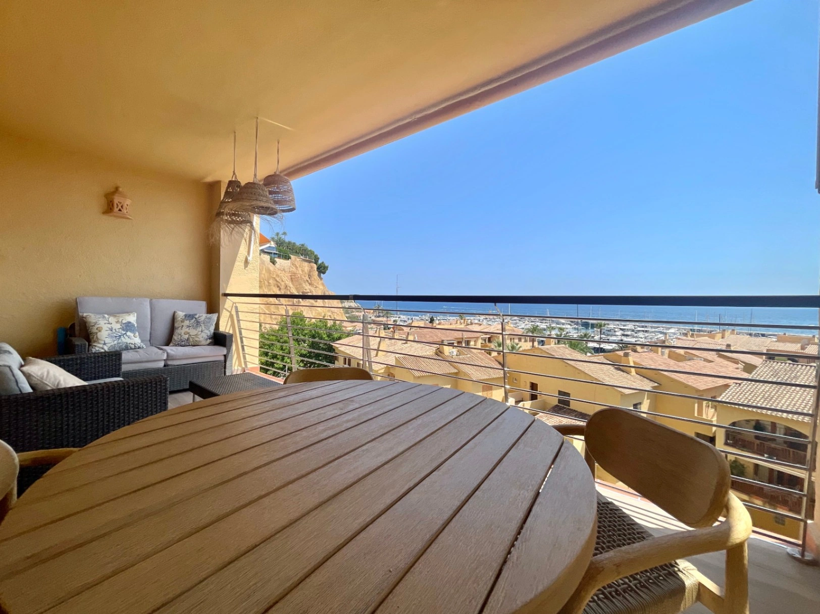 Apartamento en venta de 2 dormitorios con vistas al mar en Altea