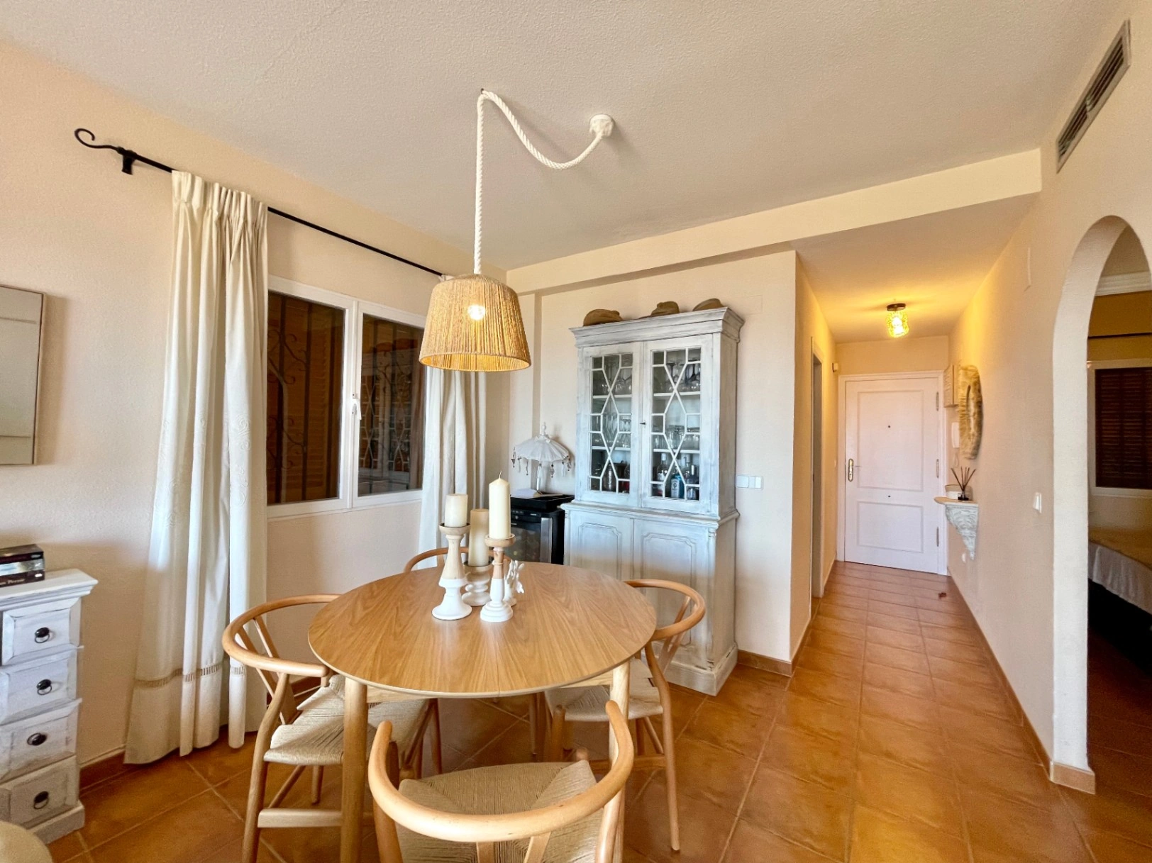 Apartamento en venta de 2 dormitorios con vistas al mar en Altea