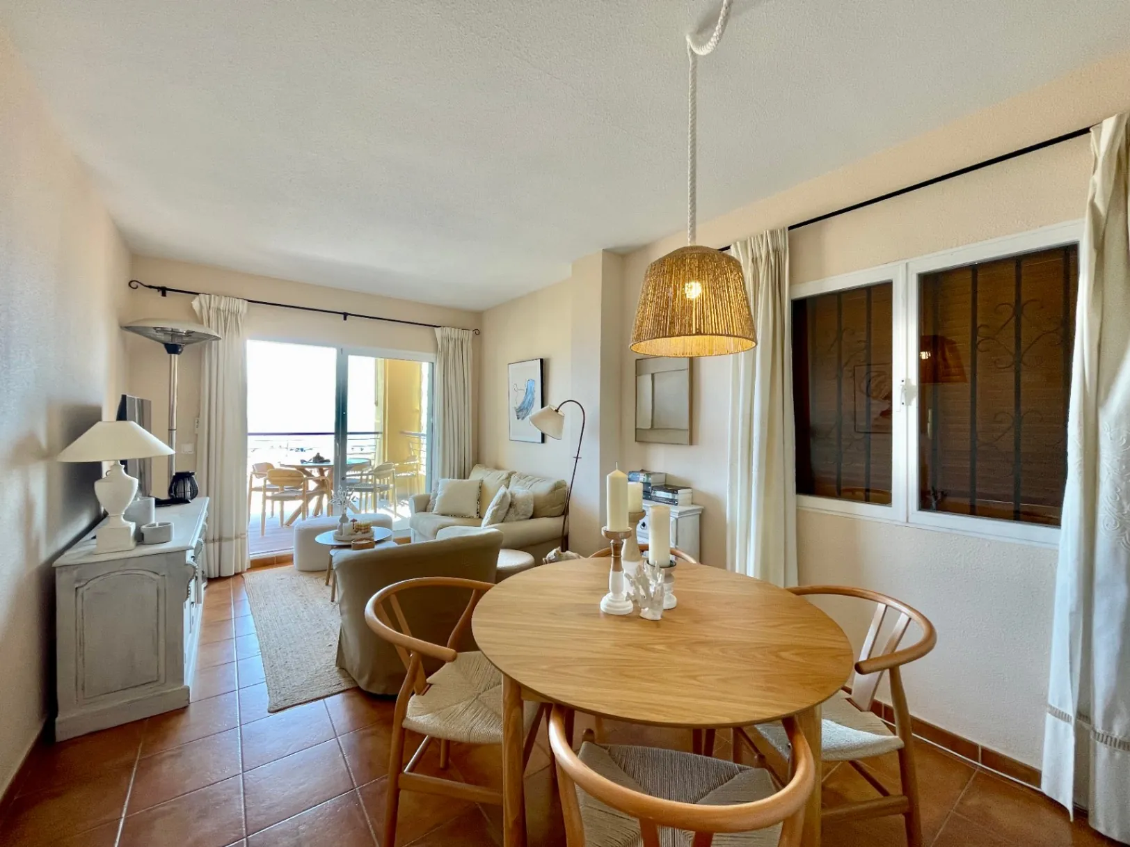 Apartamento en venta de 2 dormitorios con vistas al mar en Altea