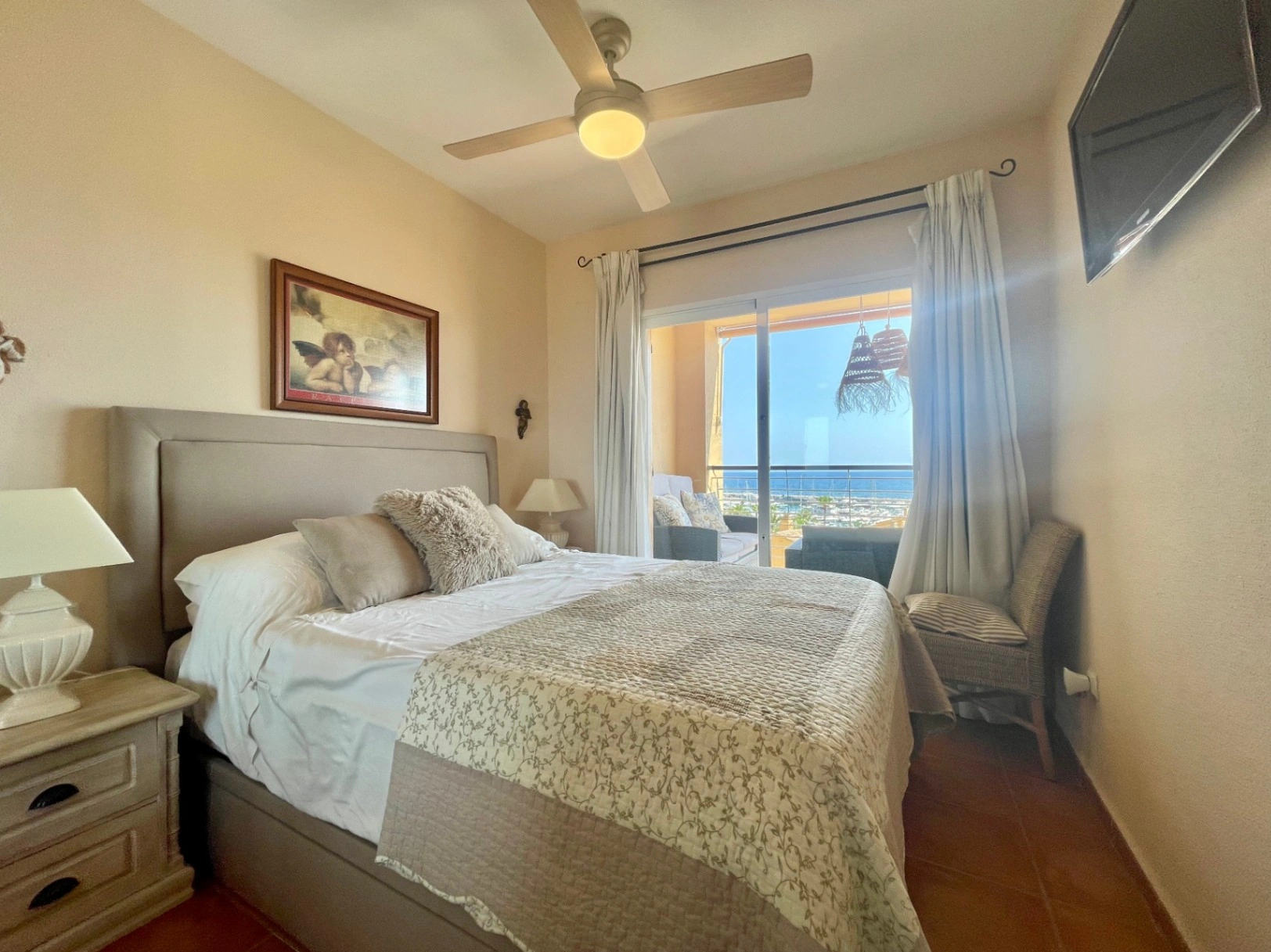Apartamento en venta de 2 dormitorios con vistas al mar en Altea