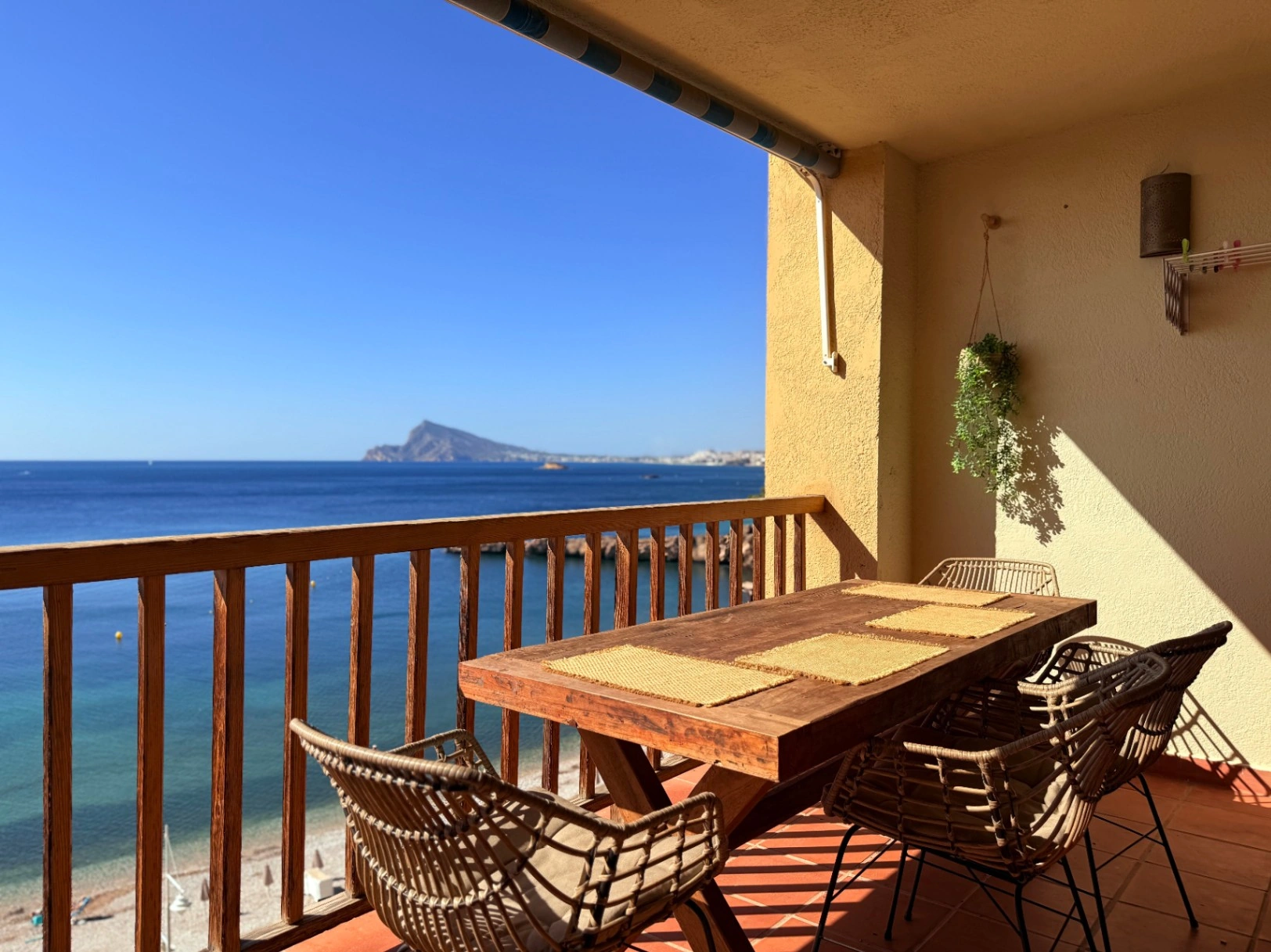 6236 - Apartamento de 2 dormitorios en primera línea en el Puerto de Campomanes