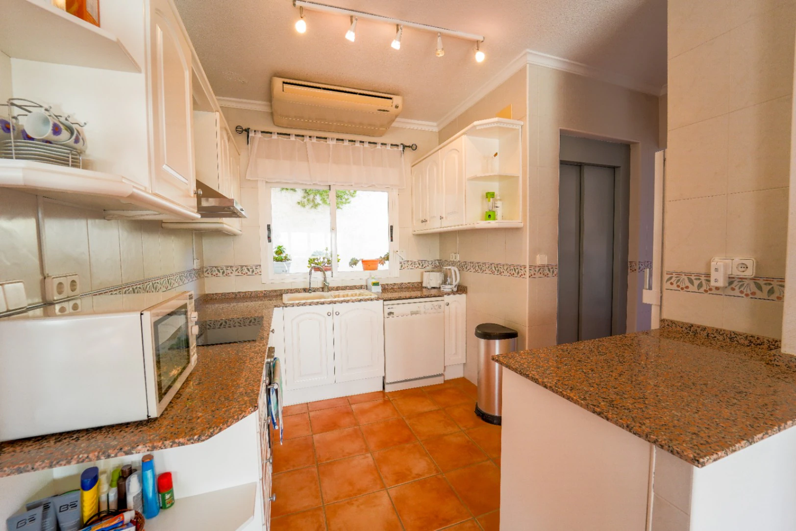 Charming Chalet for Sale in Altea, Mascarat - 3 Bedrooms, Pool