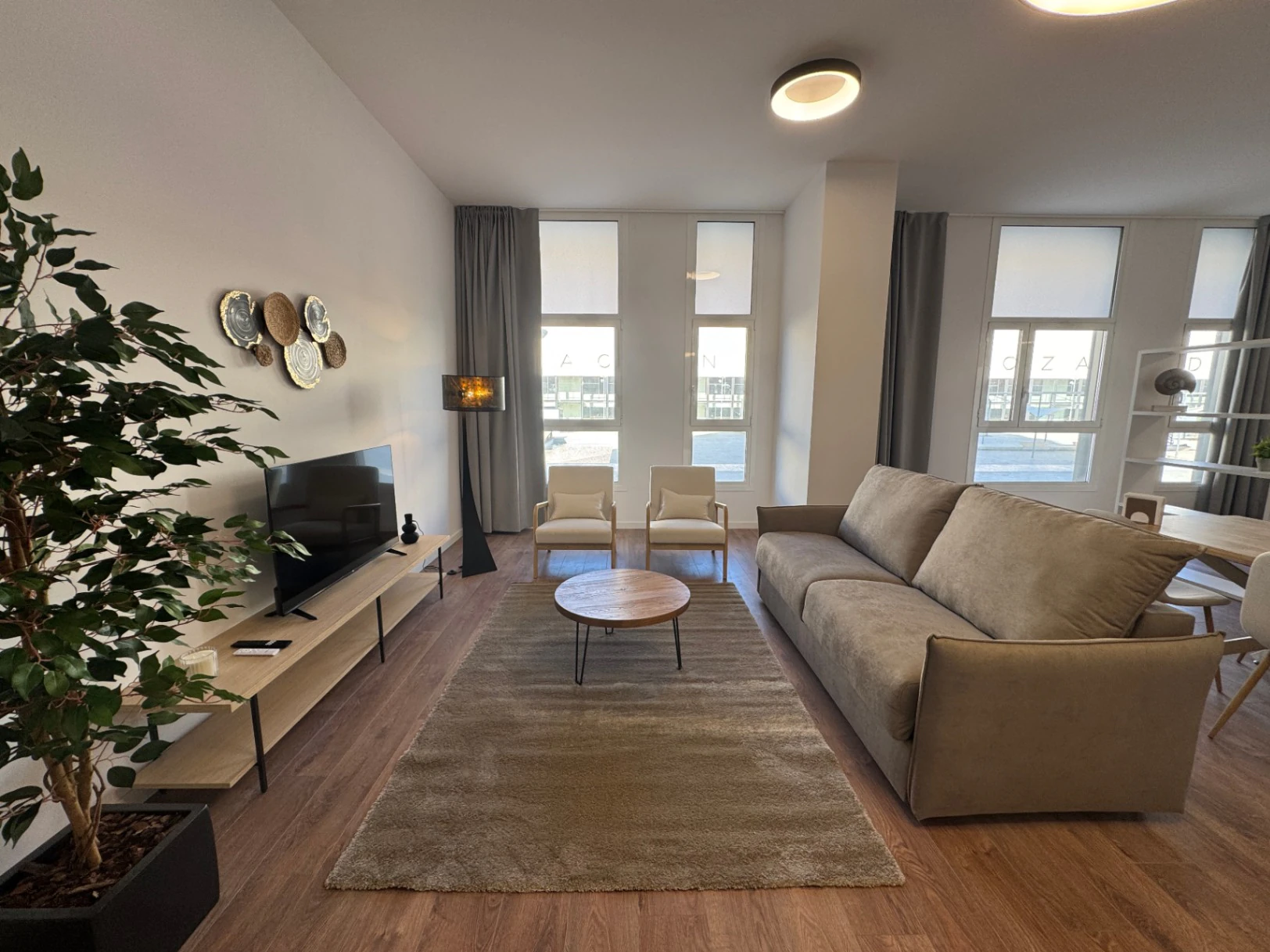 Montly Rental Apartment in Zaragoza - 0 Bedroom, 2 Baths