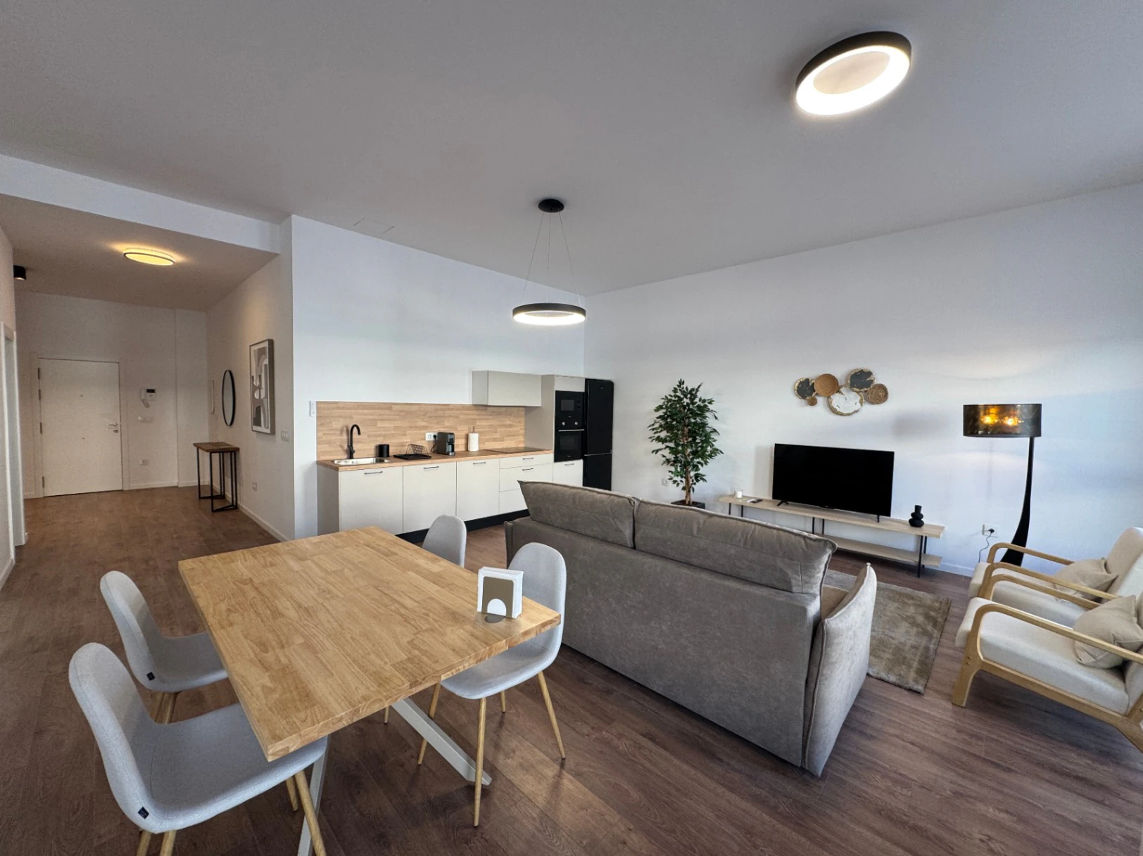 Montly Rental Apartment in Zaragoza - 0 Bedroom, 2 Baths
