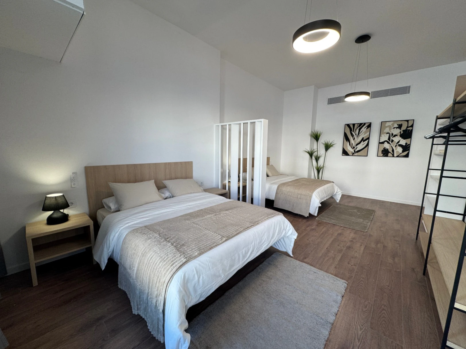 Montly Rental Apartment in Zaragoza - 0 Bedroom, 2 Baths