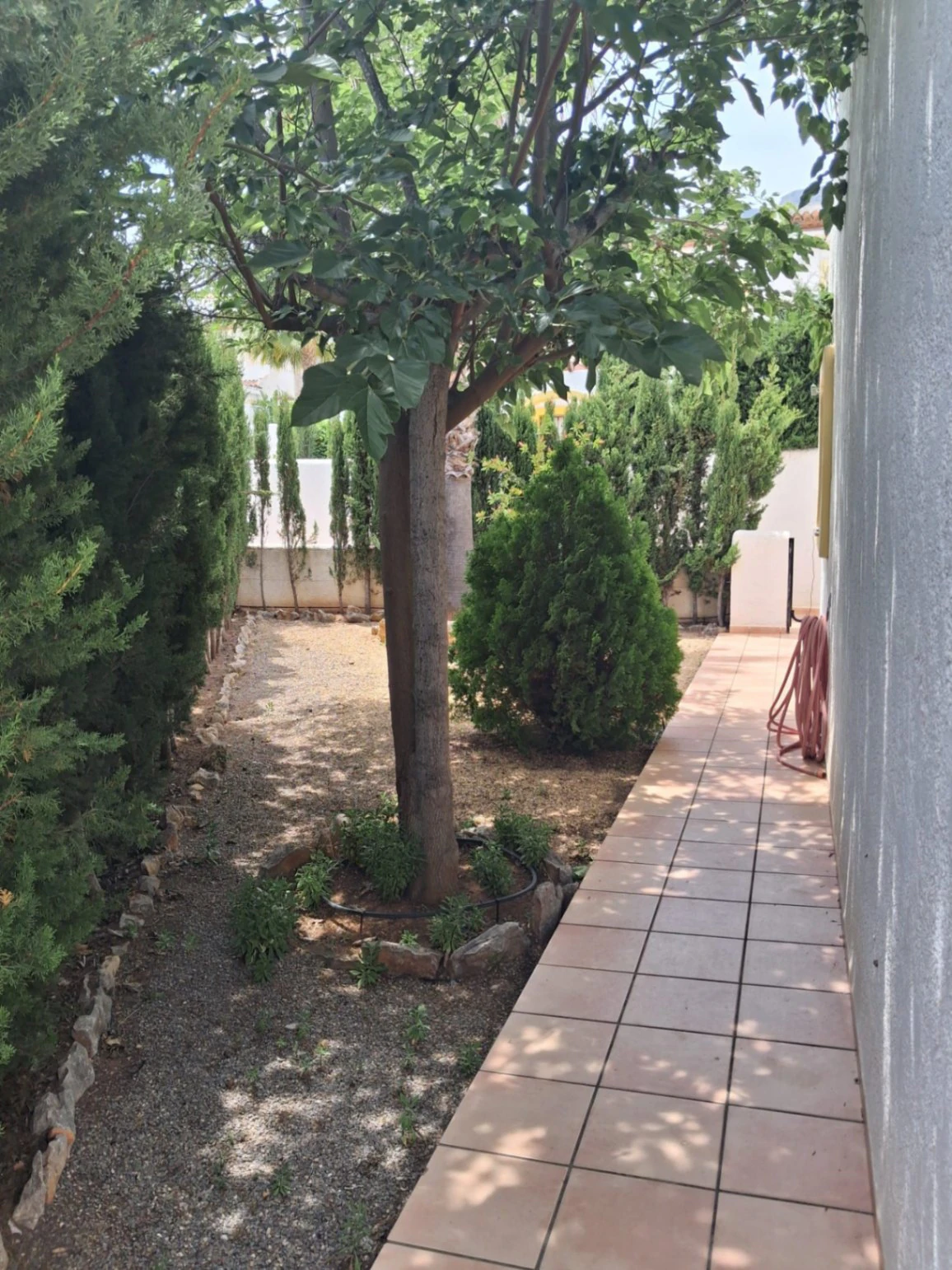 3-bedroom bungalow in Calpe for 12-month temporary rental.
