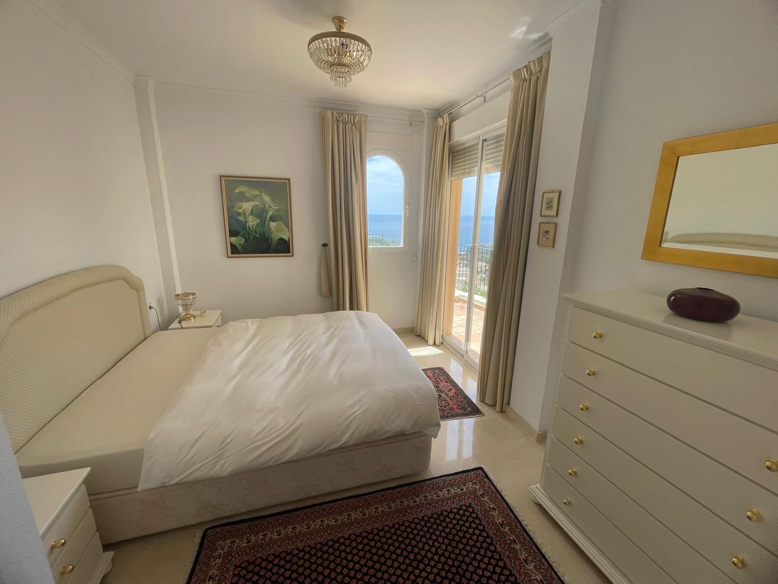 House for sale in Altea with 3 bedrooms and a pool.