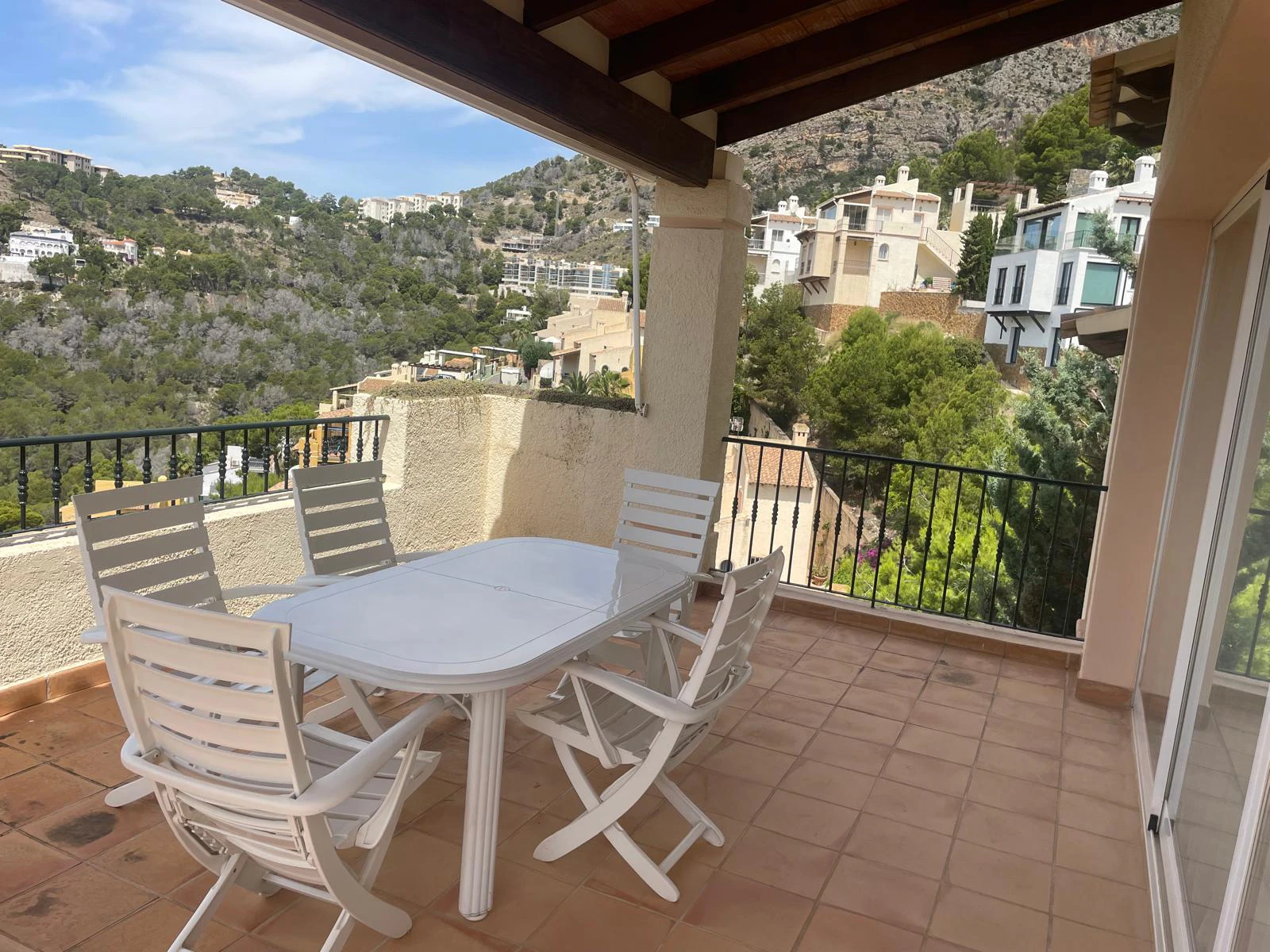 House for sale in Altea with 3 bedrooms and a pool.