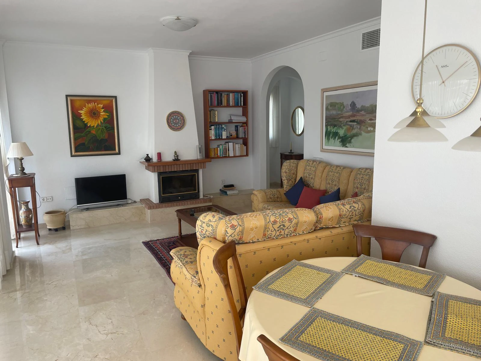 House for sale in Altea with 3 bedrooms and a pool.