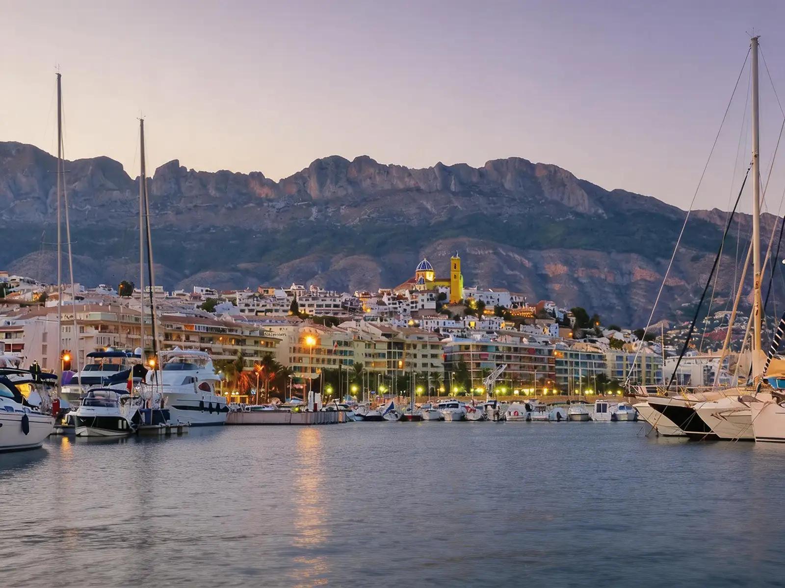 BEACHFRONT SEA BREEZES OR HILLSIDE VIEWS? WHERE TO LIVE IN ALTEA
