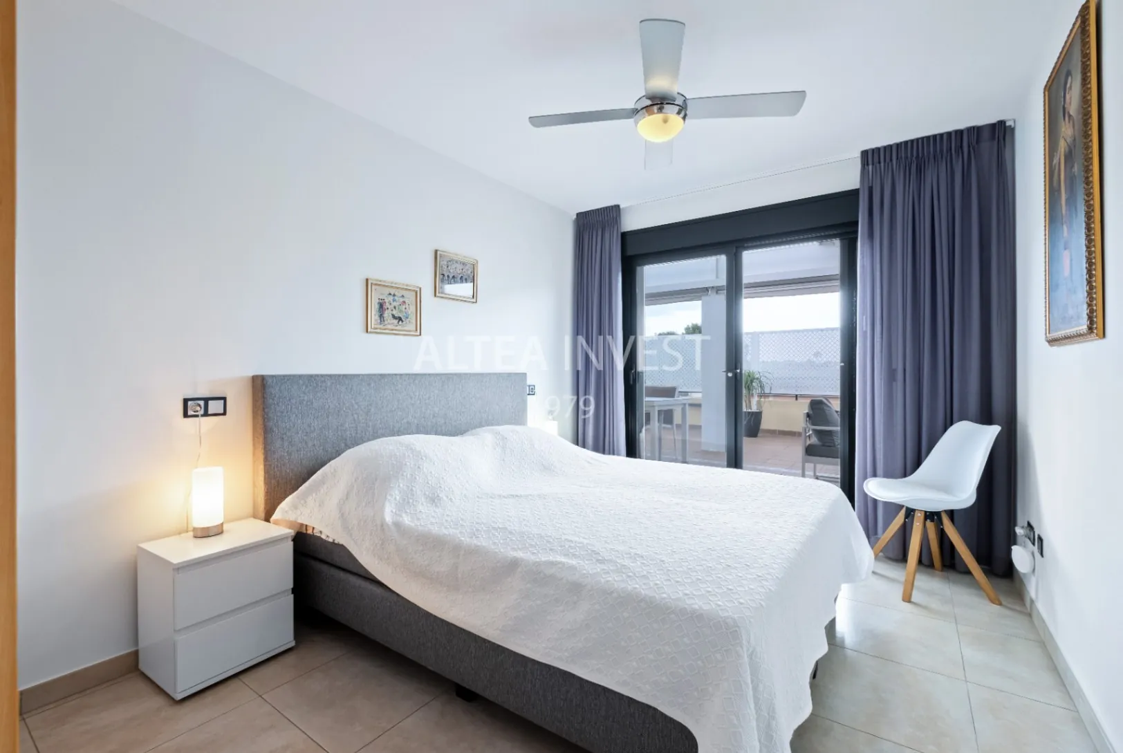 Penthouse with a large private terrace in Albir: comfort, light, and panoramic views.
