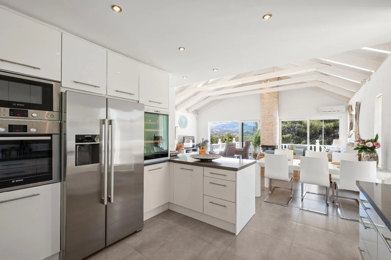 Exclusive Independent Villa with Panoramic Views, Private Pool and Outdoor Kitchen in Albir