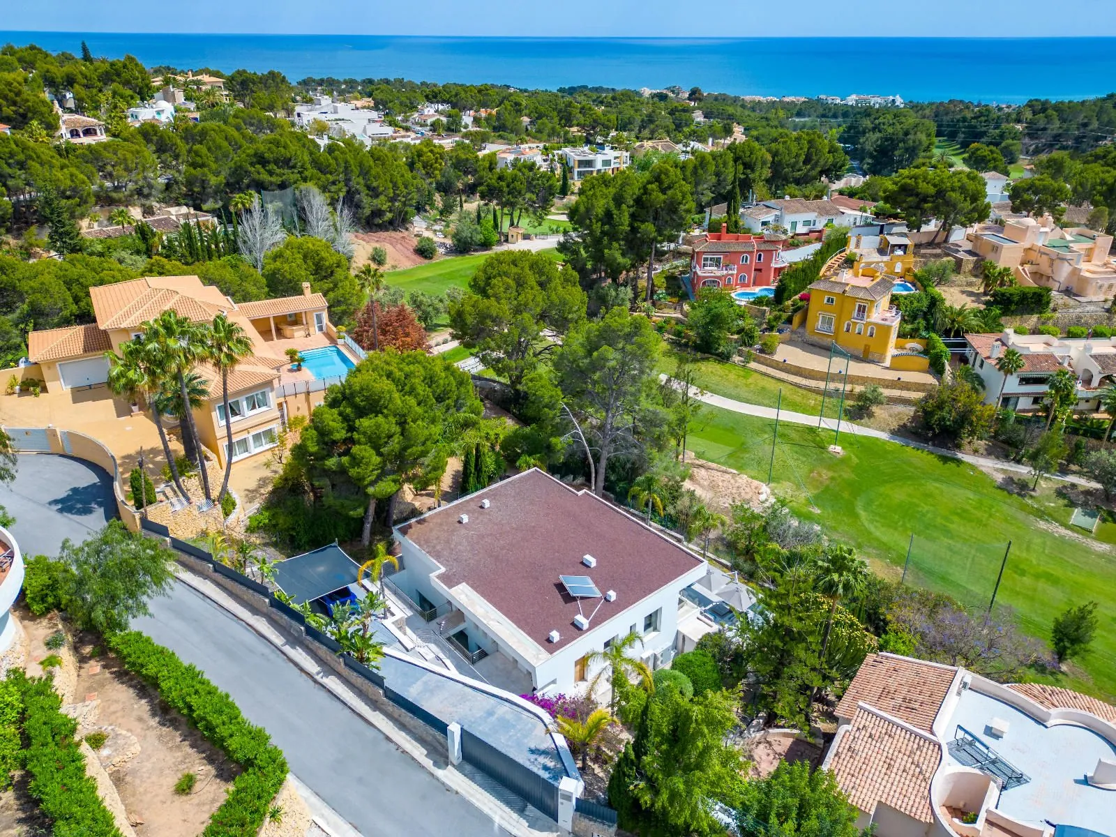 1345 - Altea La Vella, luxury by the golf: modern villa with infinity pool and premium finishes