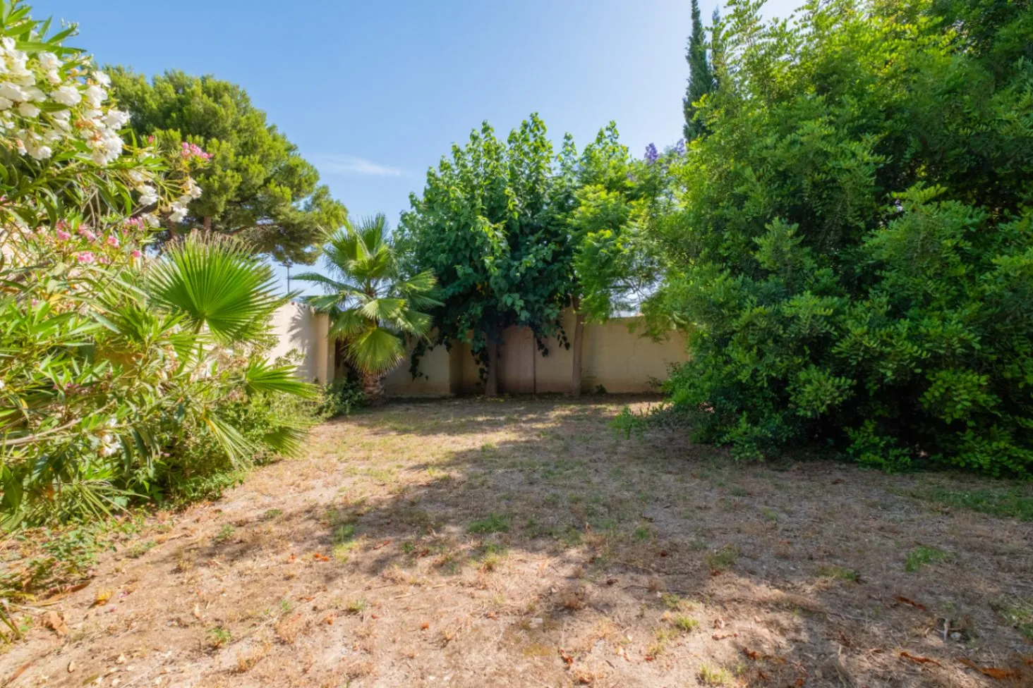 Where Tranquility Flourishes: House with Charming Garden and Pool in Albir