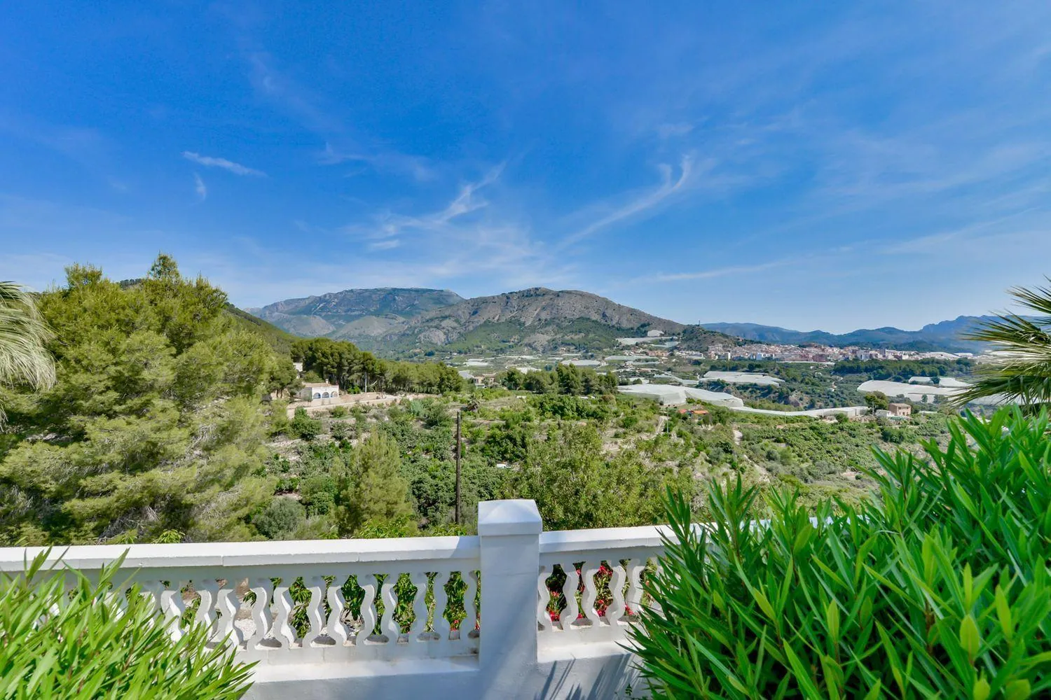 A gem in Polop: Exclusivity, Nature, and Spectacular Views