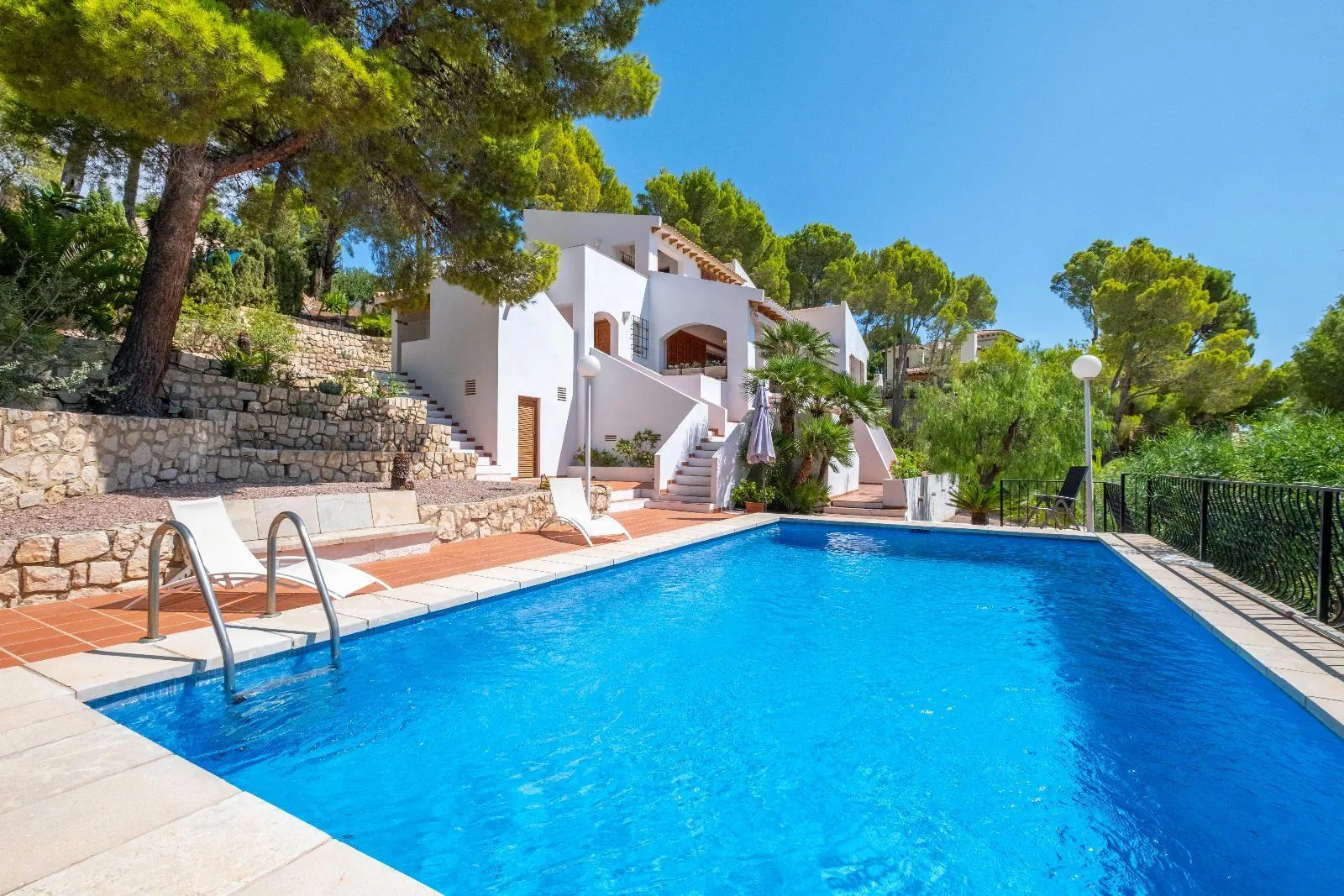 Elegant Mediterranean situated on the island of the golf course