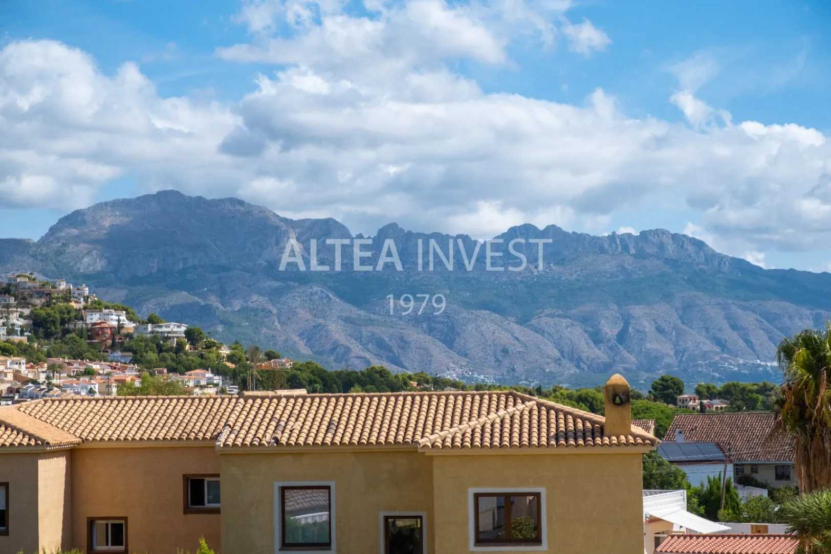 Spectacular villa completely renovated with stunning views of the Mediterranean Sea.