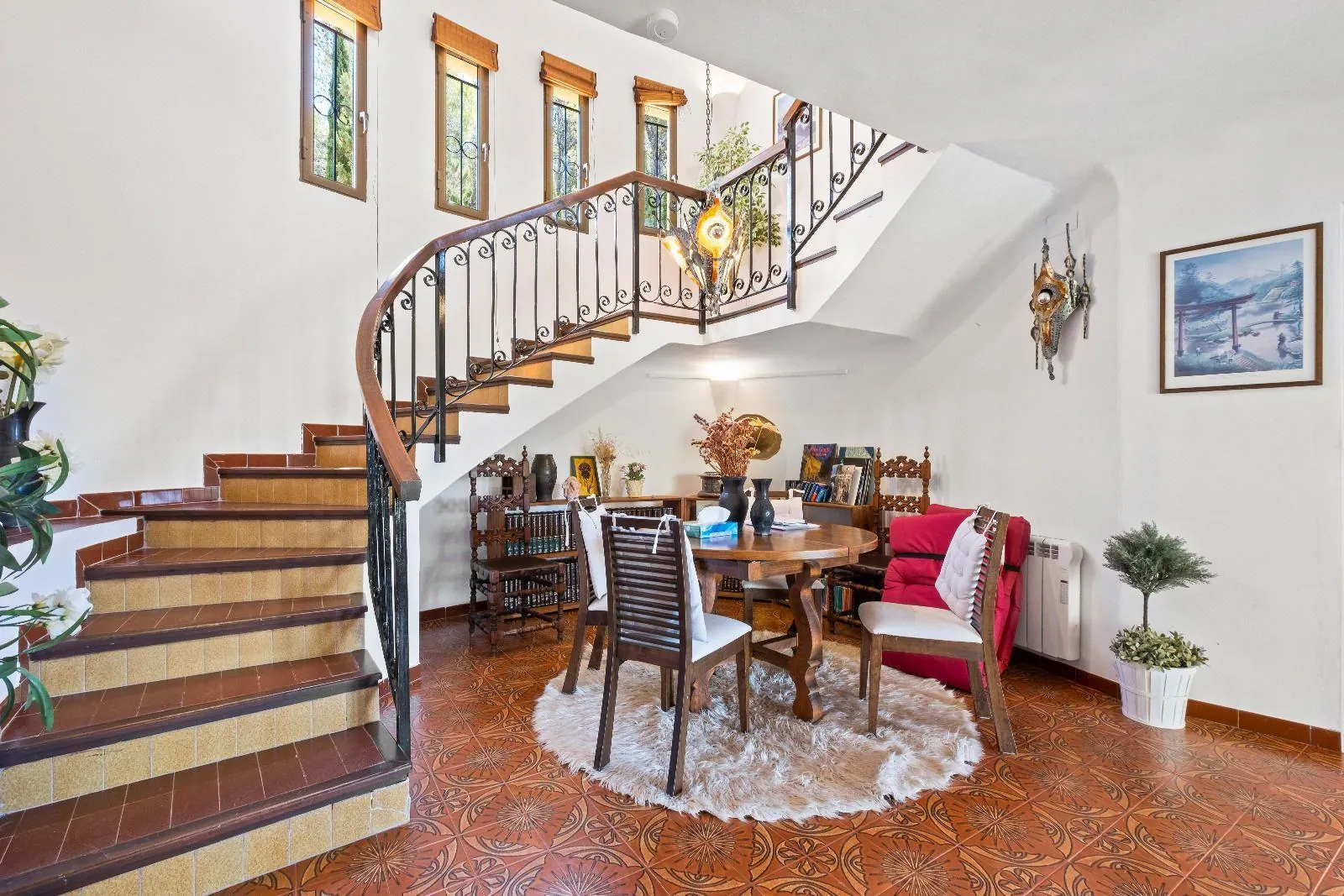 Cosy Mediterranean style villa with open views over the bay of Altea.